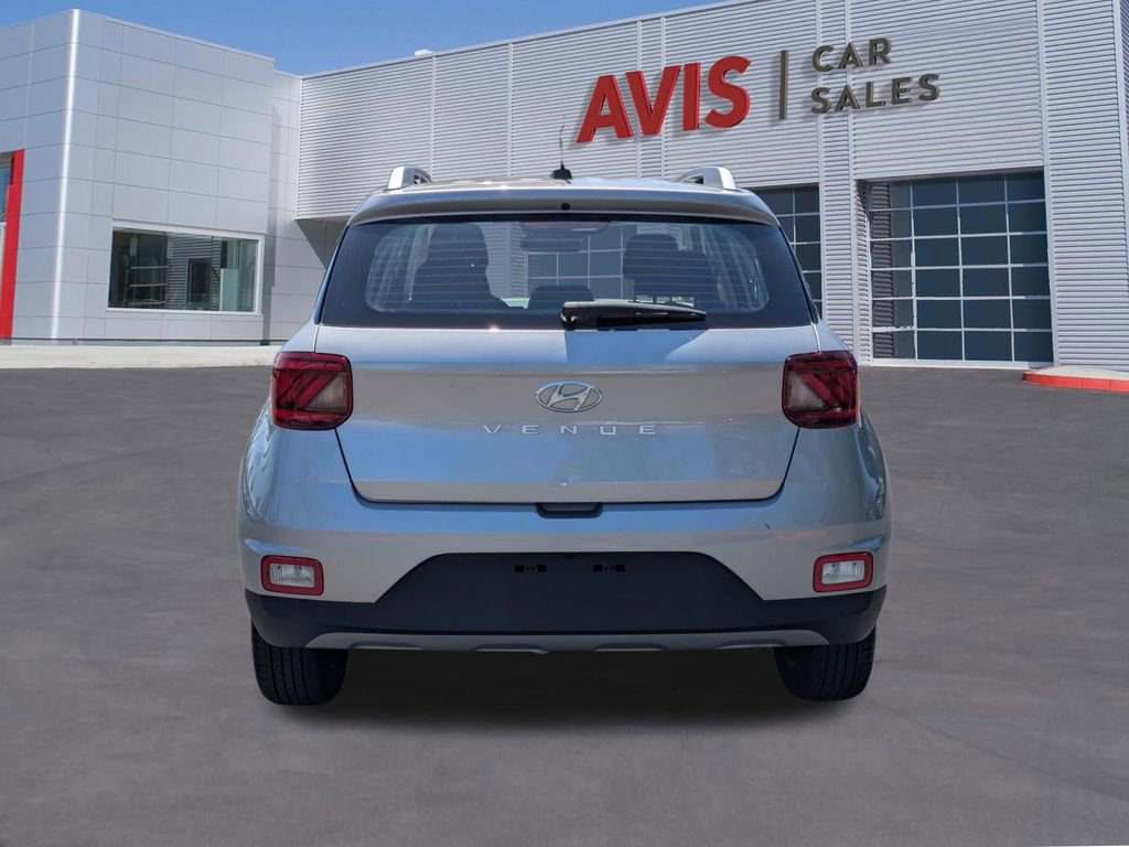 Used 2025 Hyundai Venue SEL FWD image 7
