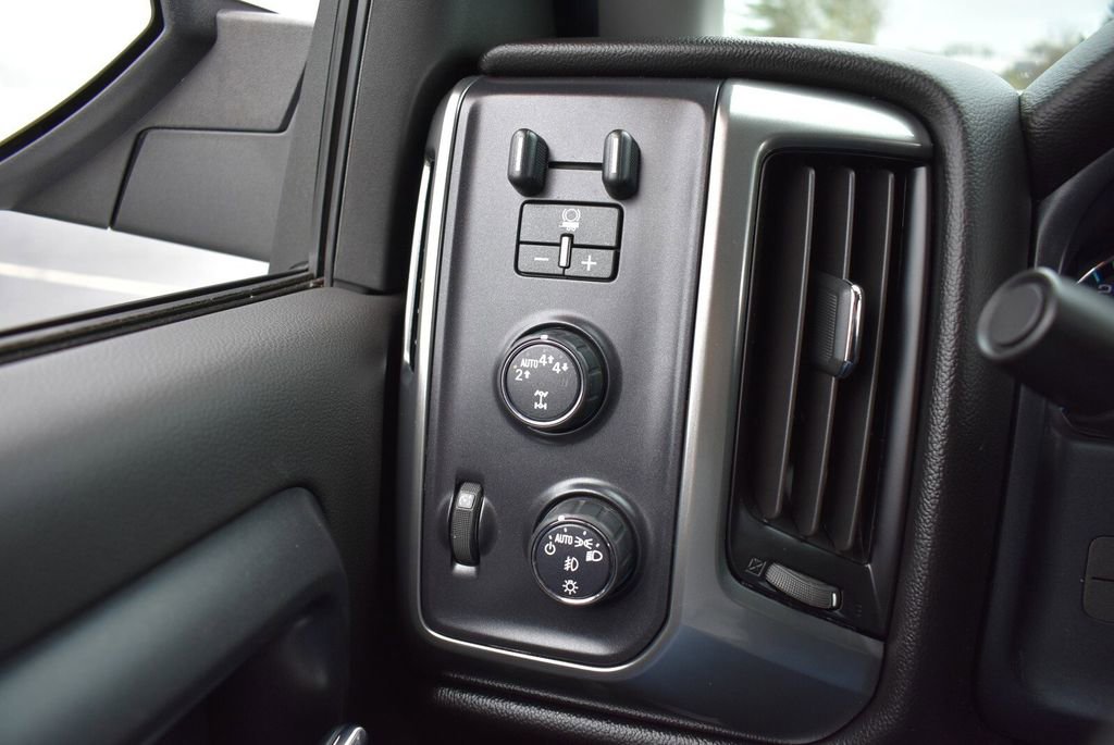 Used 2018 Chevrolet Silverado 1500 LT w/ All Star Edition image 19