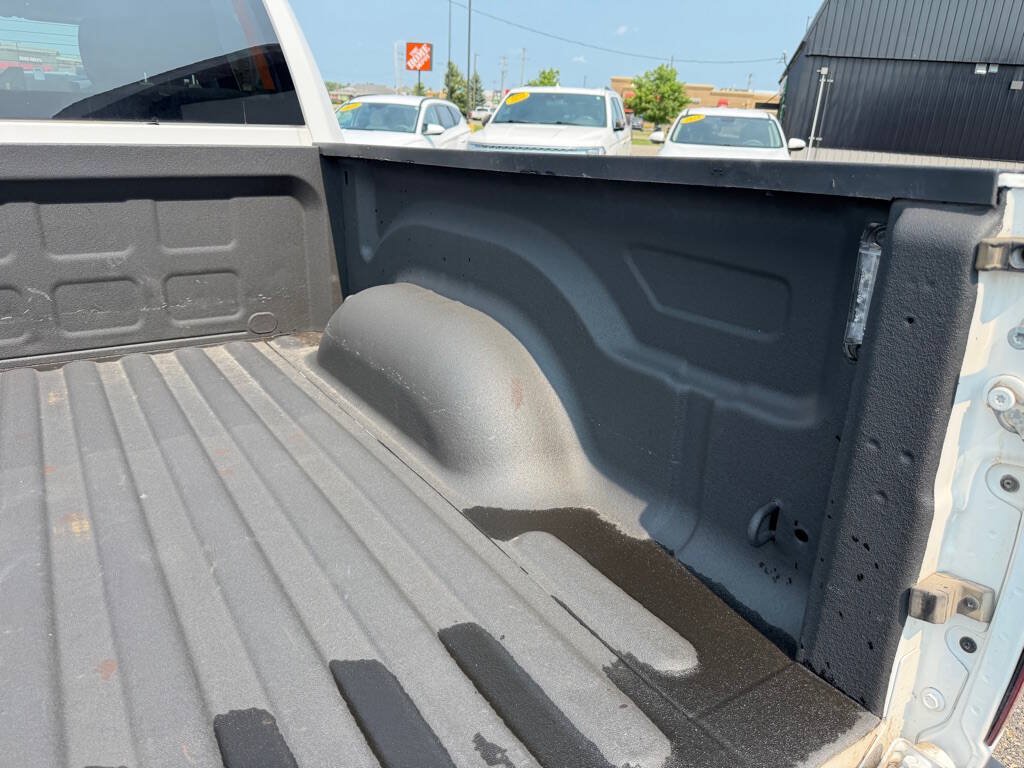 Used 2022 RAM 1500 Classic SLT w/ Electronics Convenience Group AWD/4WD image 44