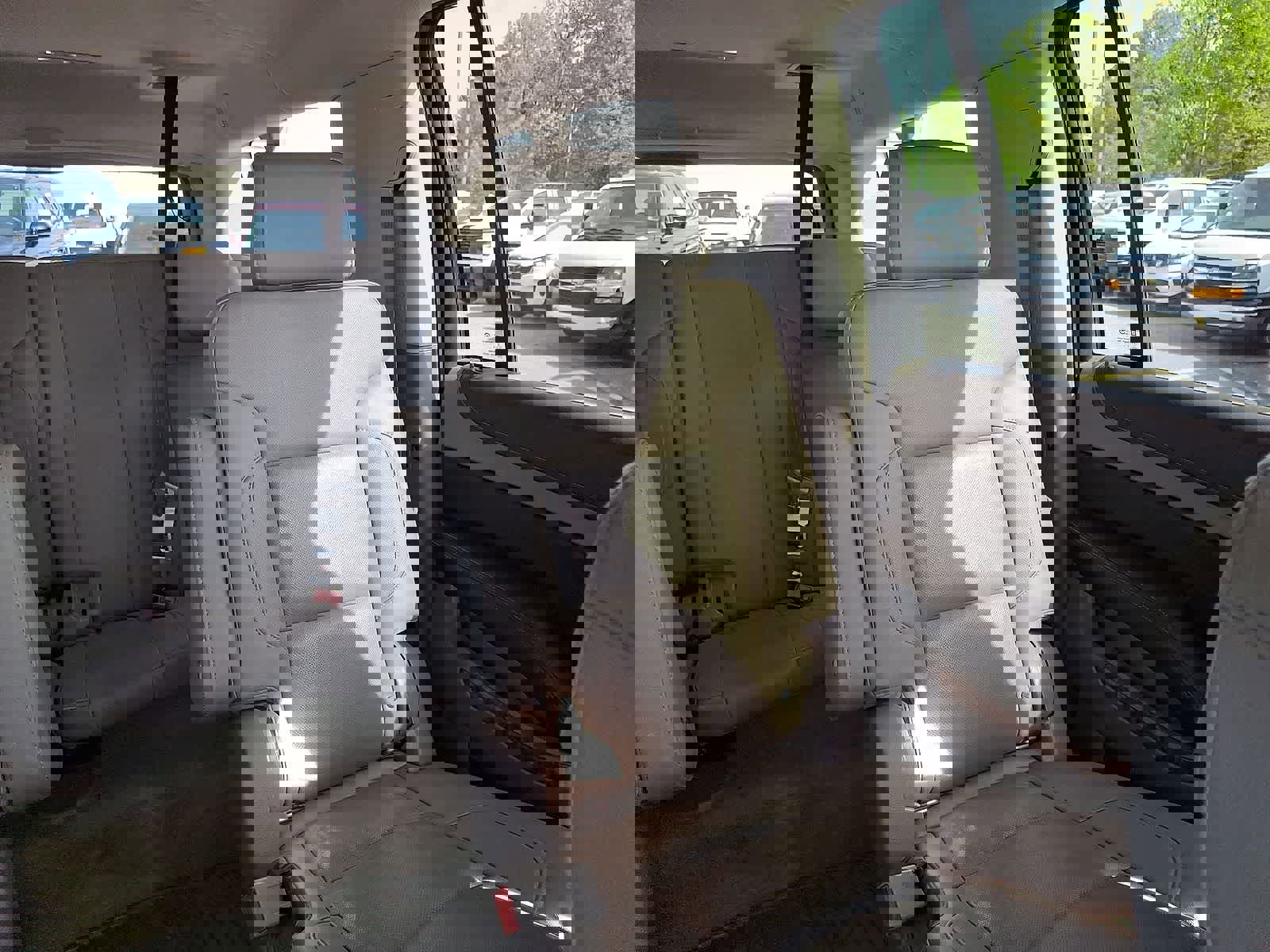 Used 2018 Chevrolet Suburban Premier image 15