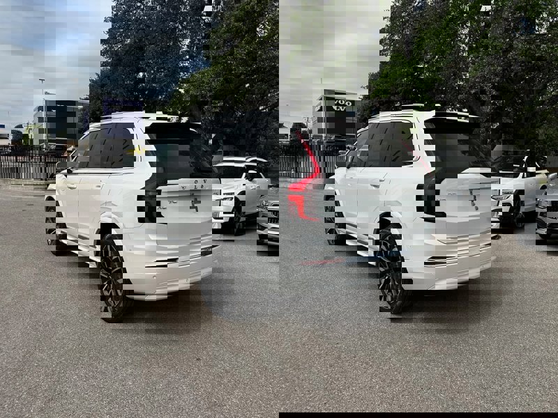 New 2025 Volvo XC90 T8 Plus w/ Protection Package Premier image 4