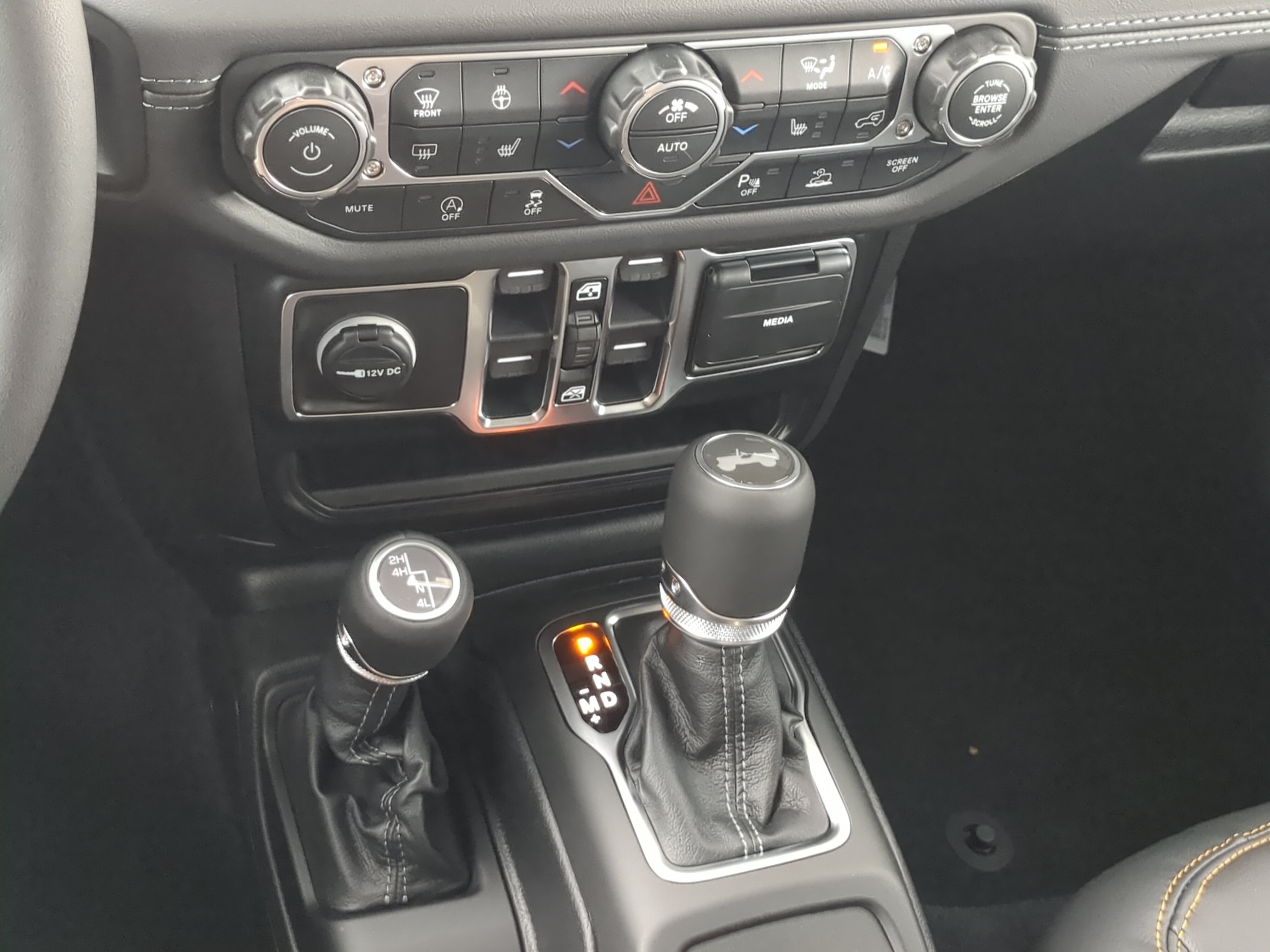 New 2026 Jeep Wrangler Unlimited Sahara AWD/4WD image 16