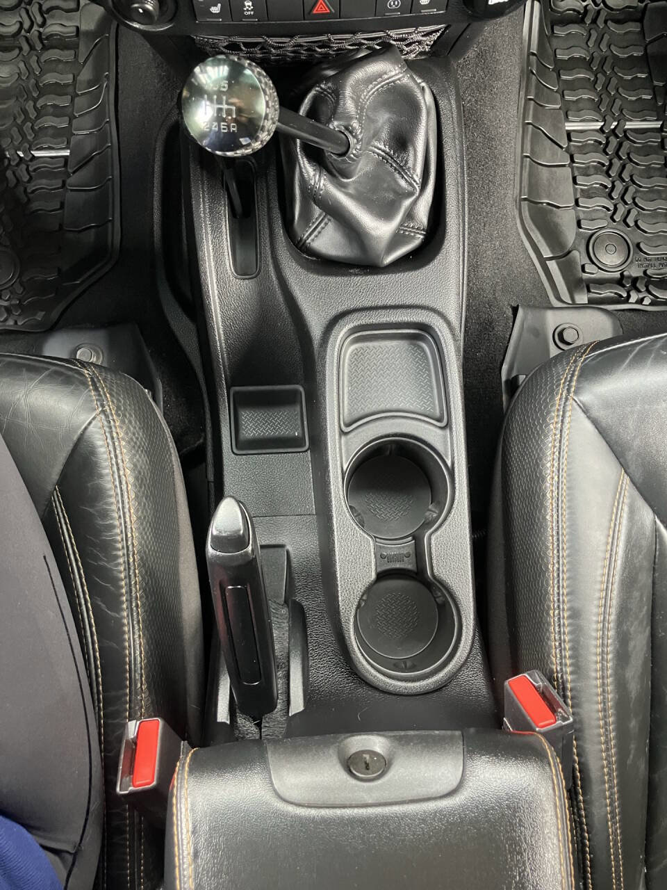 Used 2014 Jeep Wrangler Unlimited Sahara AWD/4WD image 16