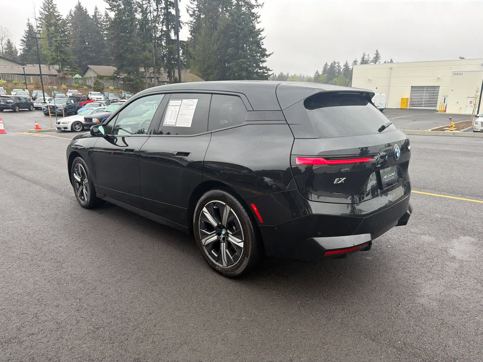 Used 2024 BMW iX xDrive50 w/ Sport Package AWD/4WD image 3