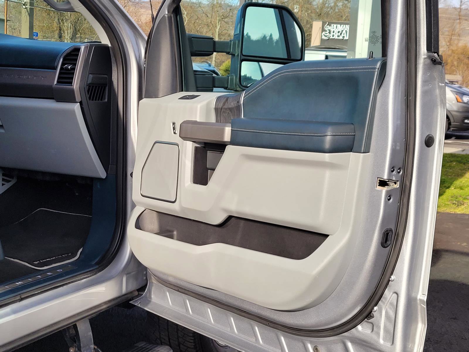 Used 2022 Ford F250 Limited image 21