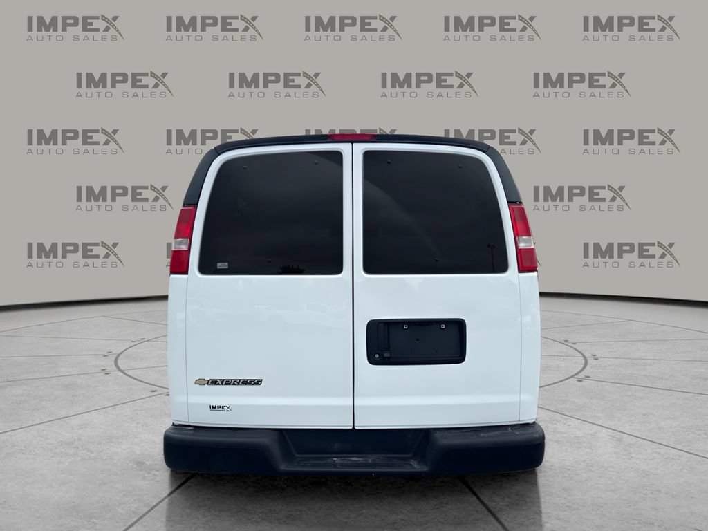 Used 2025 Chevrolet Express 3500 LS RWD image 4