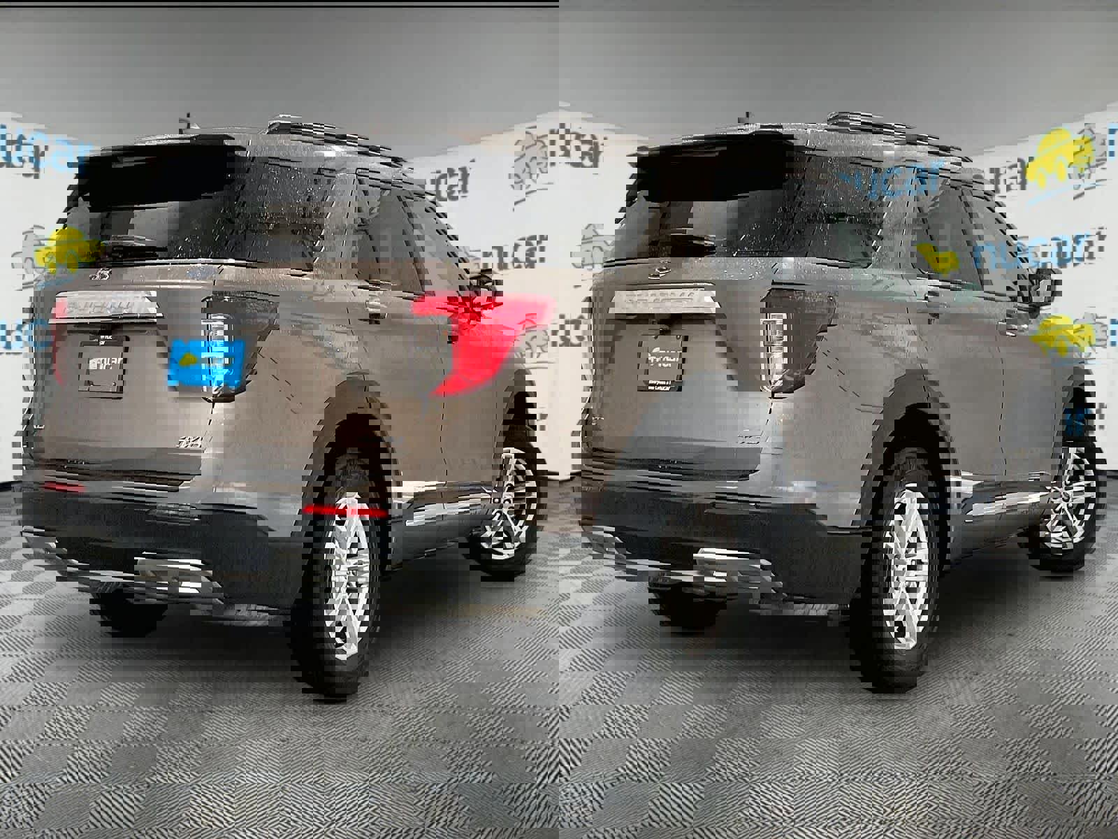 Used 2021 Ford Explorer XLT w/ Equipment Group 202A AWD/4WD image 6