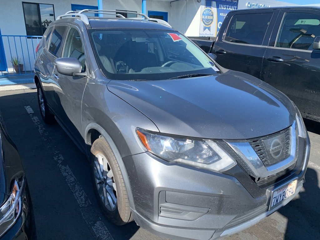 Used 2017 Nissan Rogue SV w/ Sun & Sound Touring Package image 5