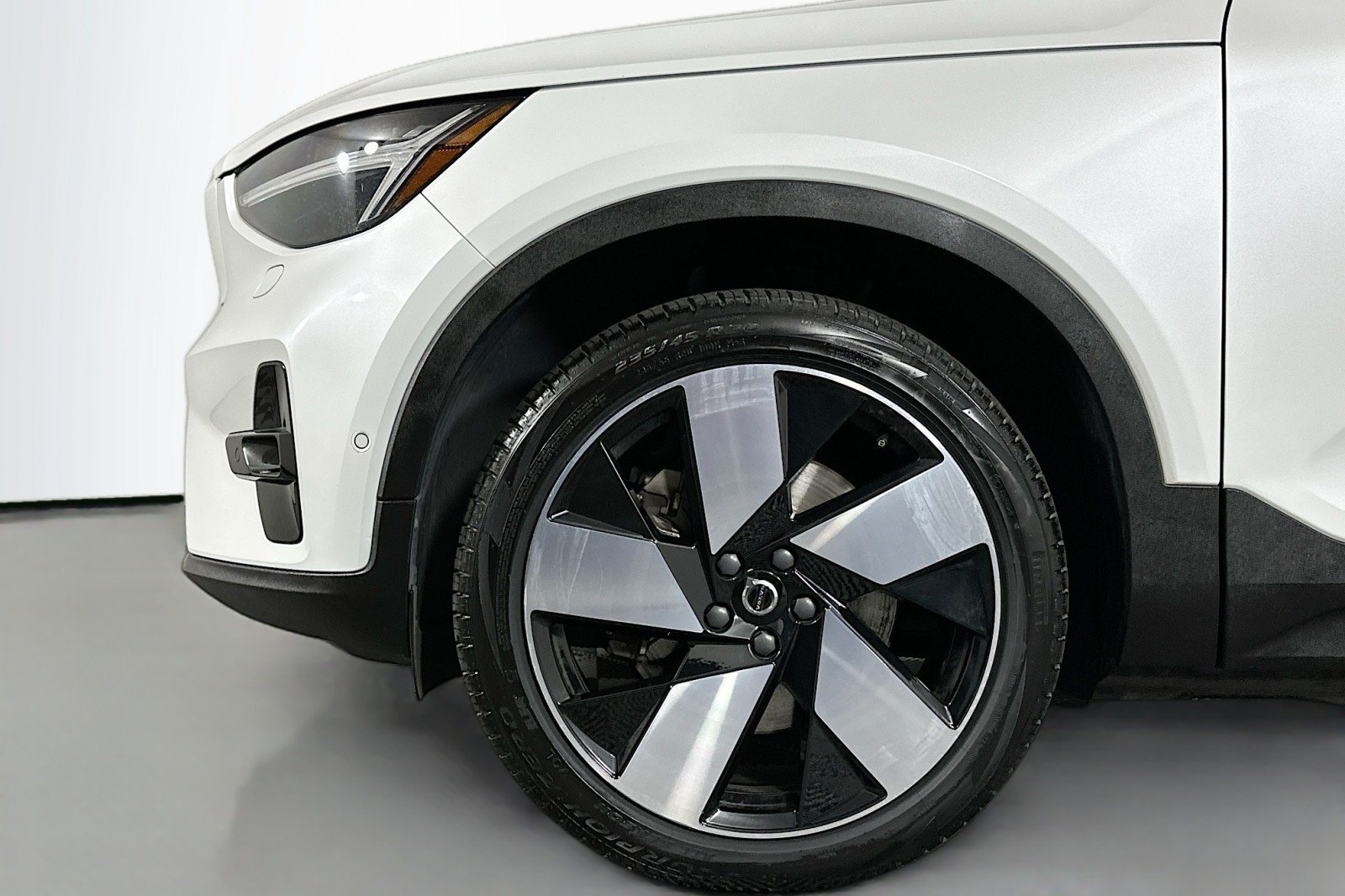 Used 2023 Volvo C40 P8 Recharge Ultimate AWD/4WD image 12