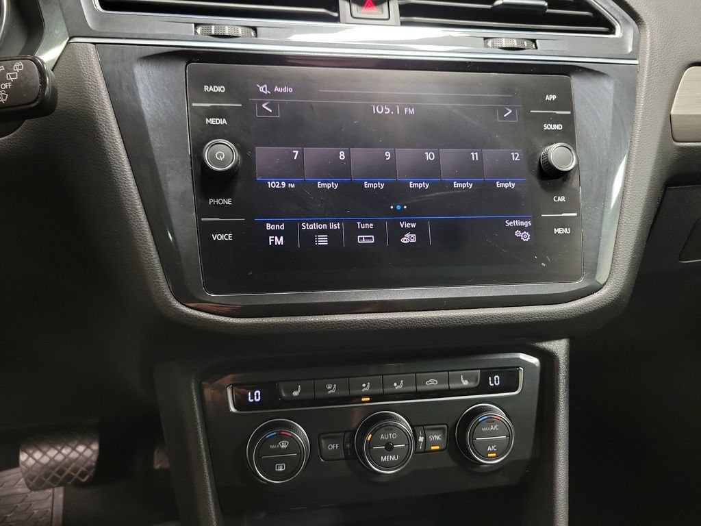 Used 2019 Volkswagen Tiguan SE w/ Panoramic Sunroof Package FWD image 18