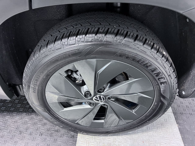 Certified 2025 Volkswagen Taos S FWD image 15