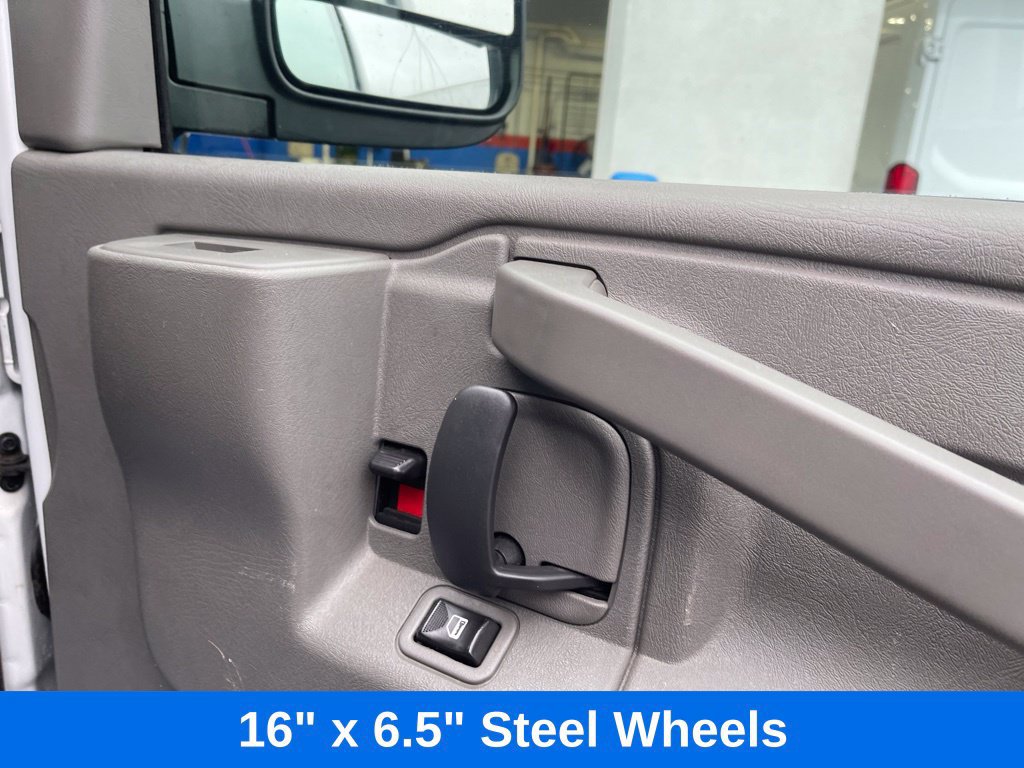 Used 2018 Chevrolet Express 2500 RWD image 21