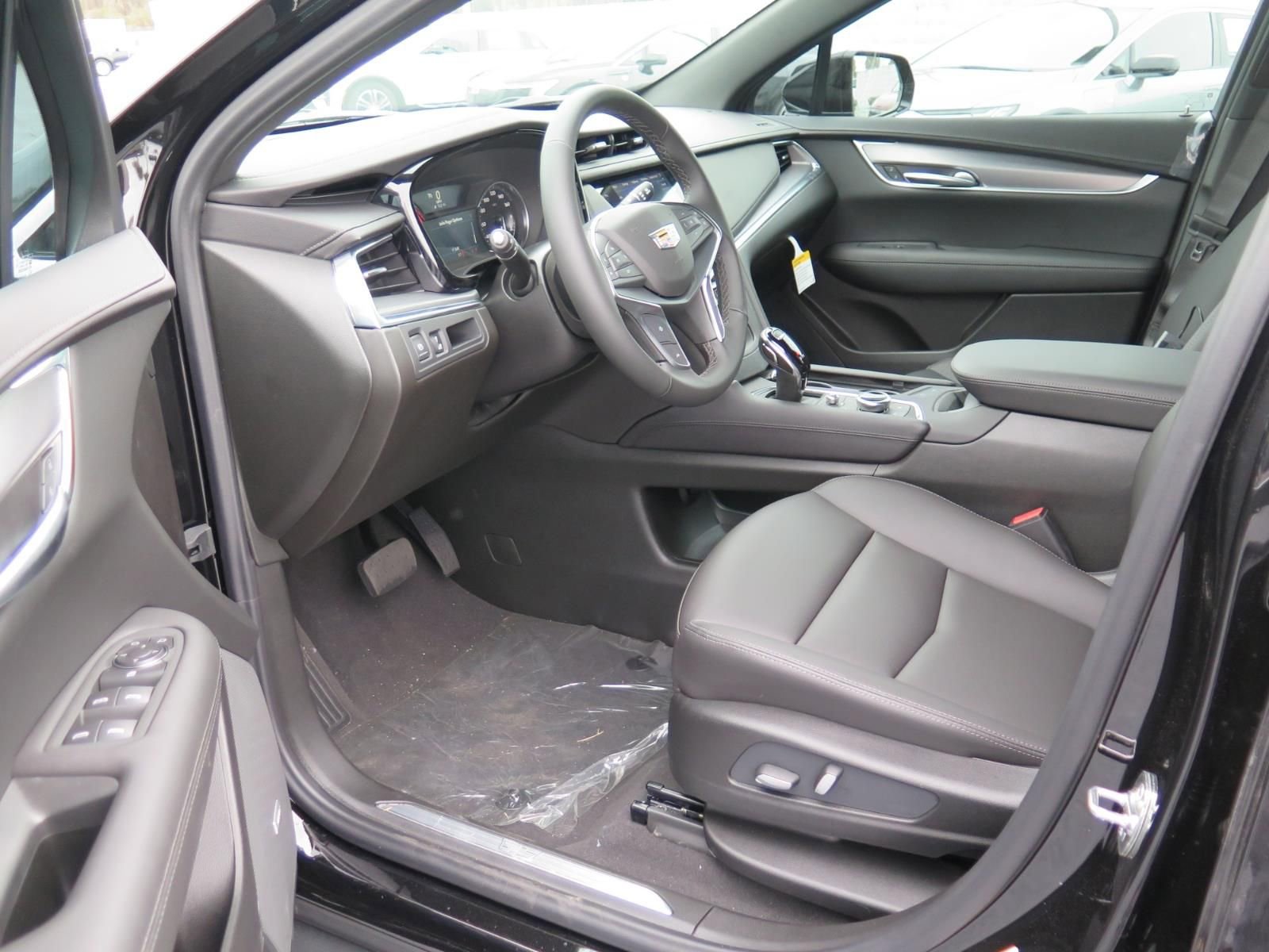 New 2026 Cadillac XT5 Luxury image 11