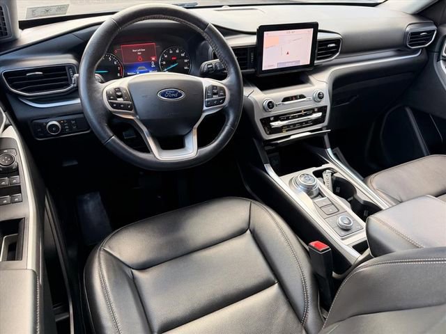 Used 2021 Ford Explorer XLT w/ Equipment Group 202A image 5