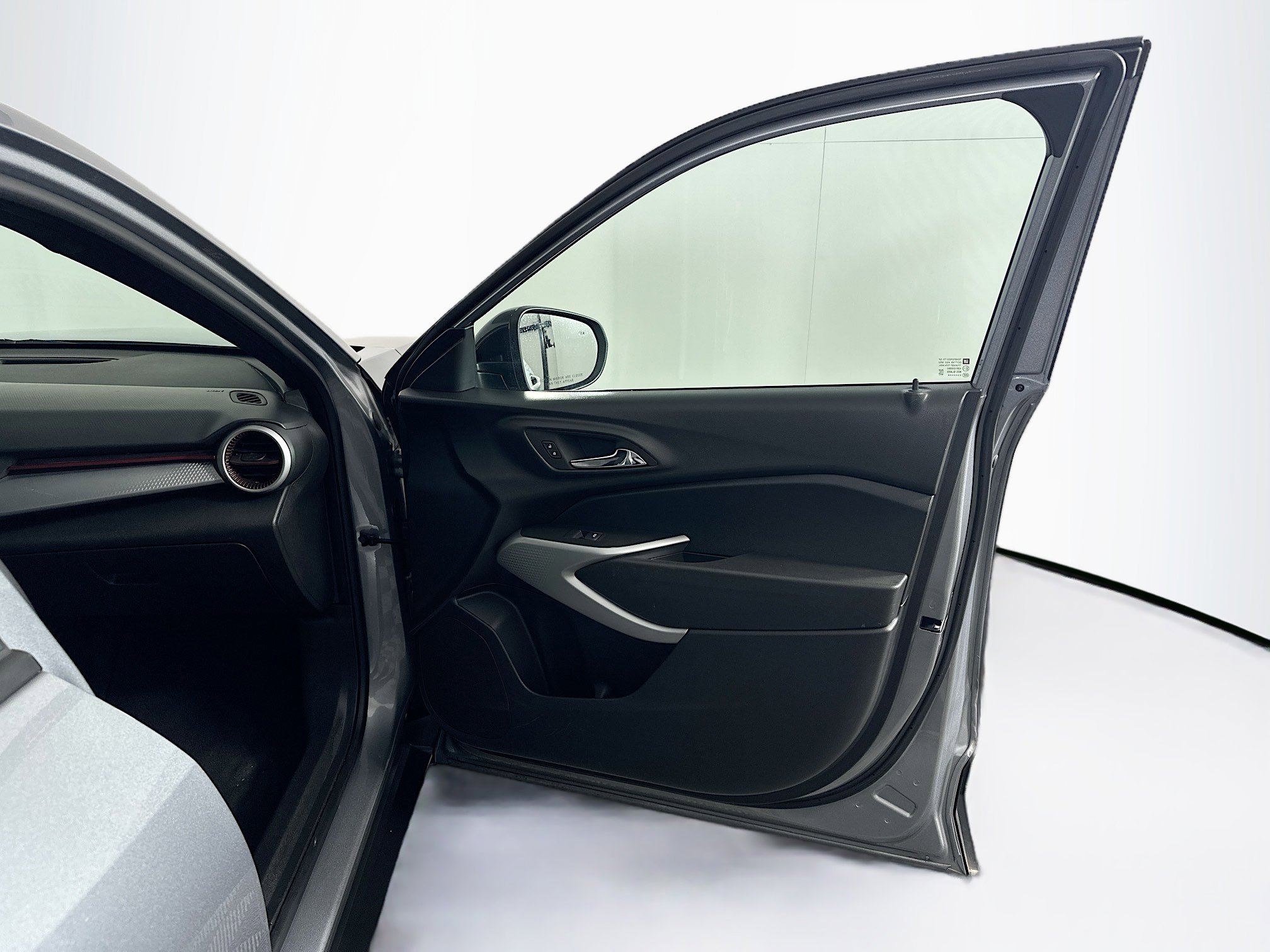 Used 2024 Chevrolet Trax RS w/ Driver Confidence Package image 32