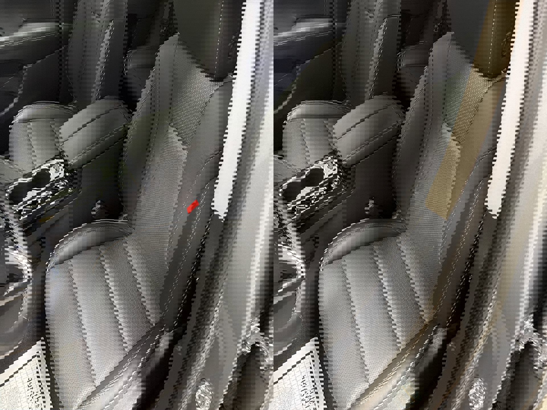 Used 2023 Buick Envision Essence image 19