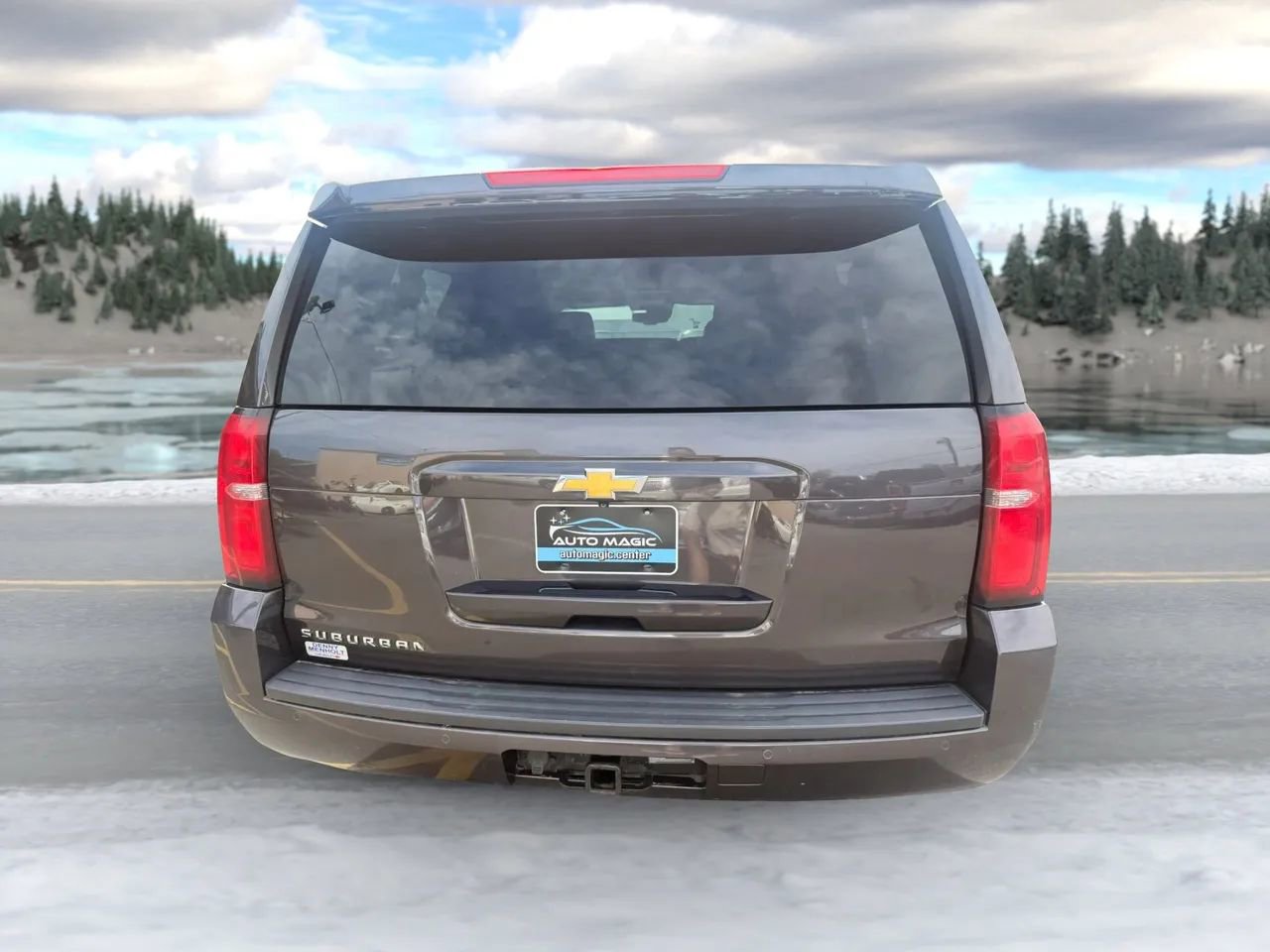Used 2017 Chevrolet Suburban LT AWD/4WD image 4