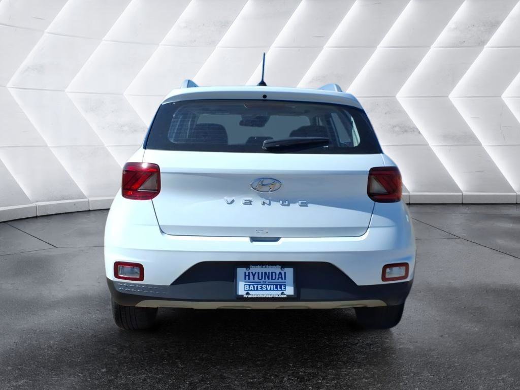 Certified 2025 Hyundai Venue SEL image 4
