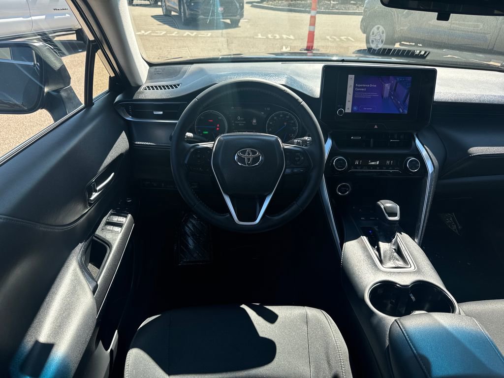 Used 2023 Toyota Venza LE AWD/4WD image 13