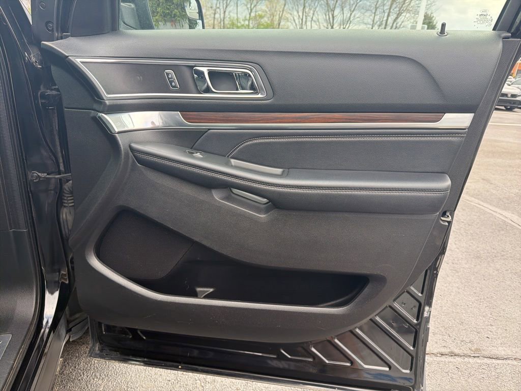 Used 2017 Ford Explorer Limited AWD/4WD image 26
