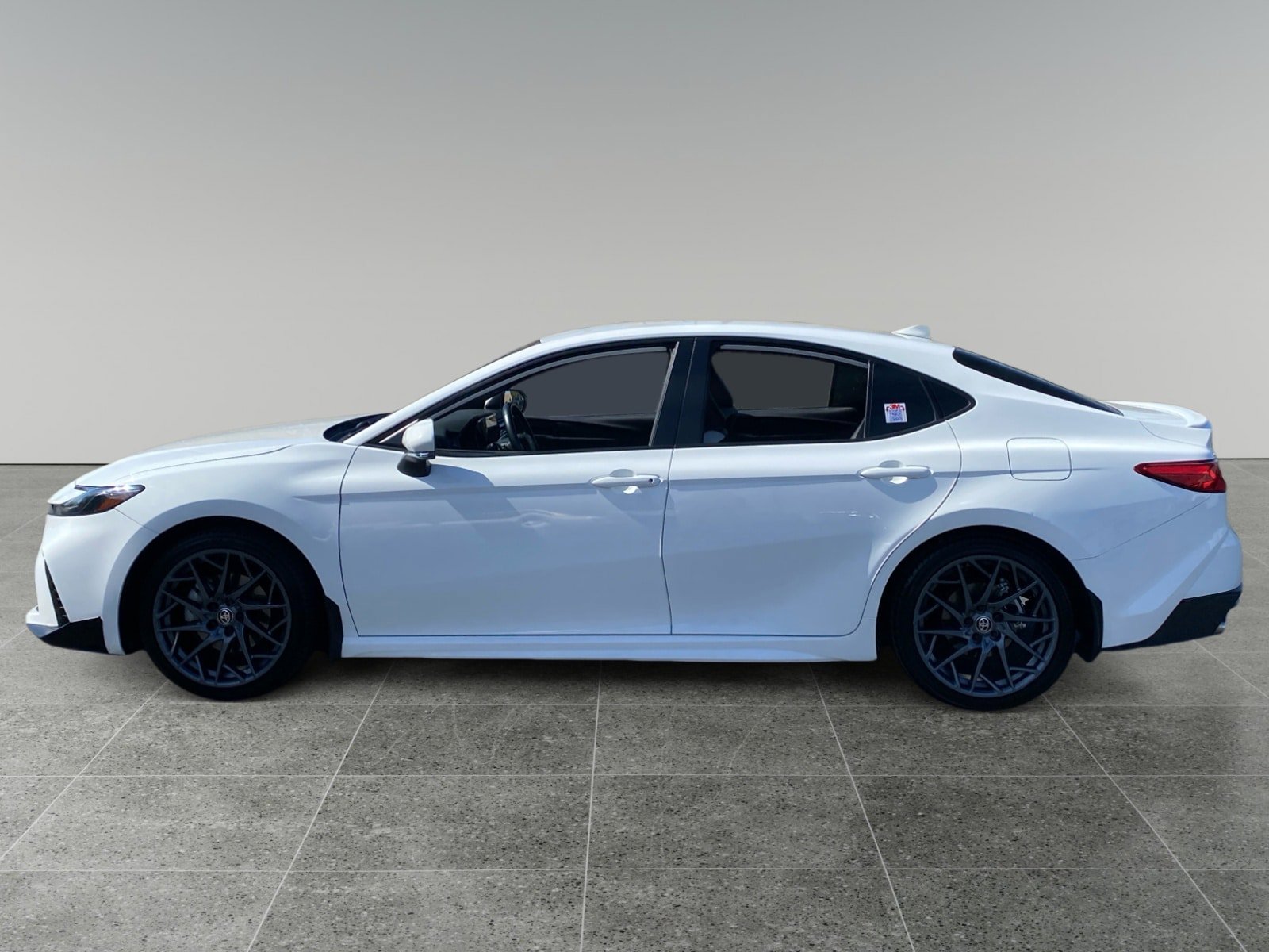 Used 2025 Toyota Camry SE FWD image 2