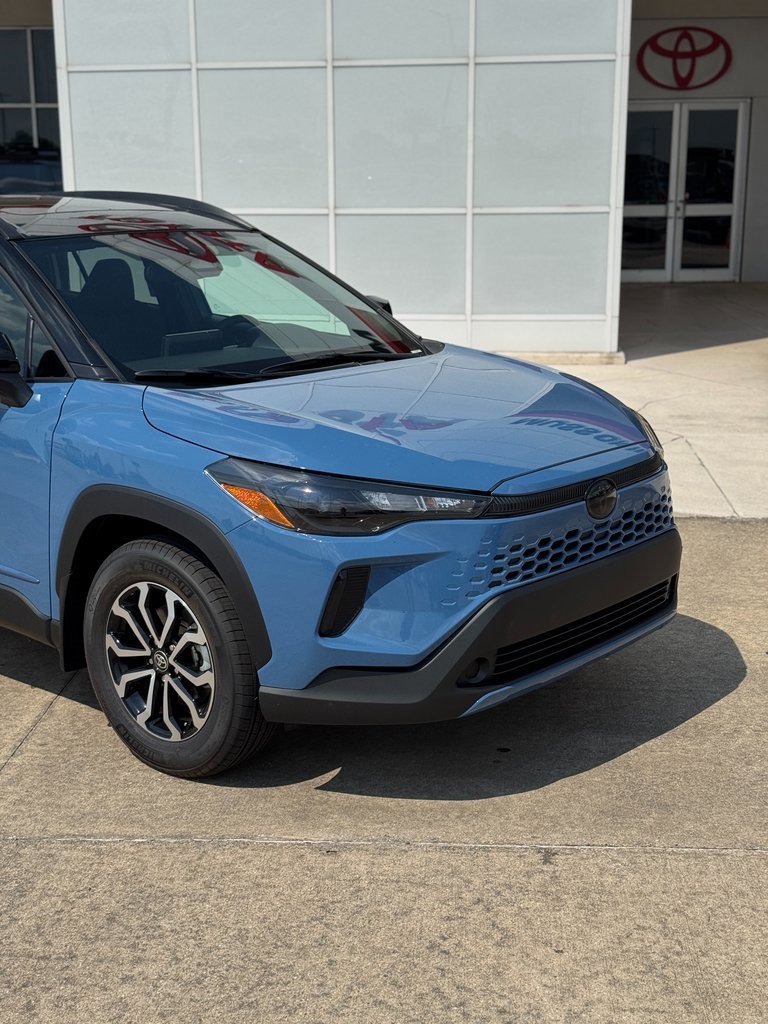 Used 2026 Toyota Corolla Cross AWD Hybrid w/ Moonroof Package image 2