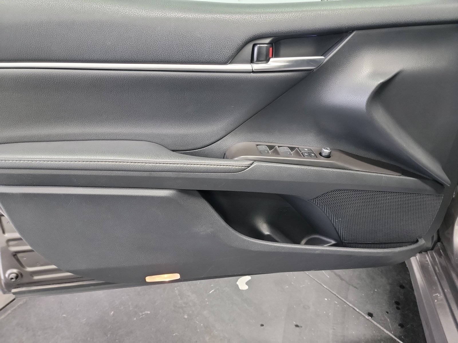 Used 2023 Toyota Camry XSE FWD image 13