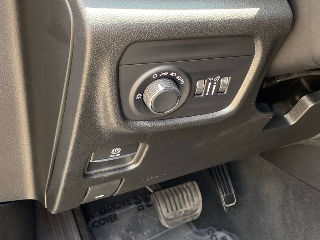 Used 2023 Jeep Grand Cherokee Altitude AWD/4WD image 12