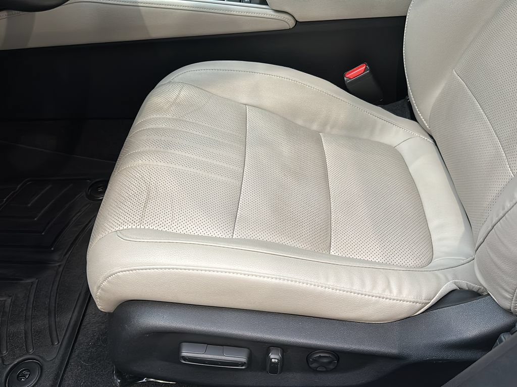 Certified 2018 Honda Accord Touring image 15