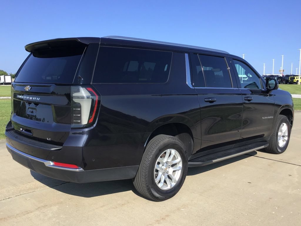 Used 2026 Chevrolet Suburban LT w/ Comfort Package AWD/4WD image 6