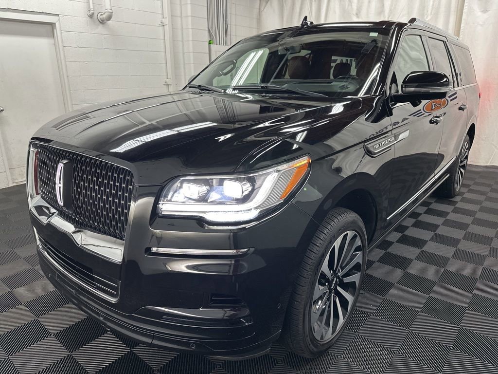 Used 2023 Lincoln Navigator L Reserve image 4