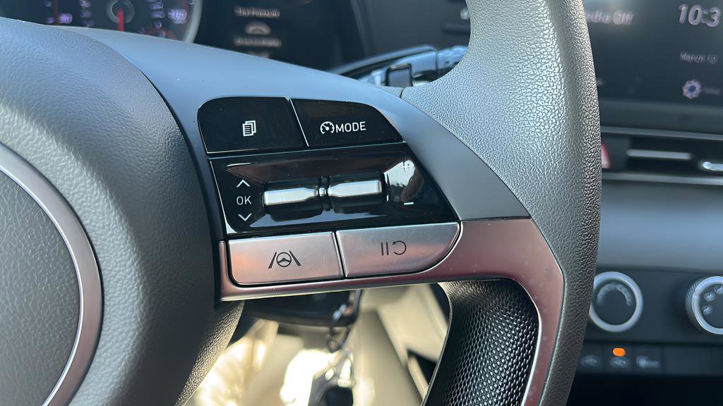 Used 2022 Hyundai Elantra SE w/ Preferred Accessory Package image 27