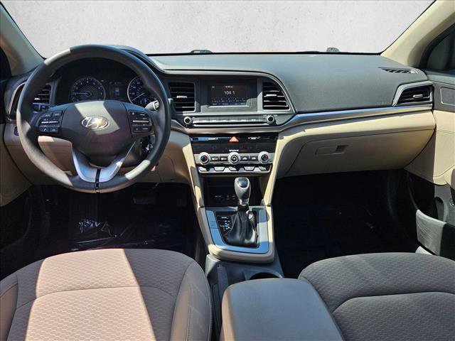 Used 2020 Hyundai Elantra SE w/ Winter Weather Package image 16