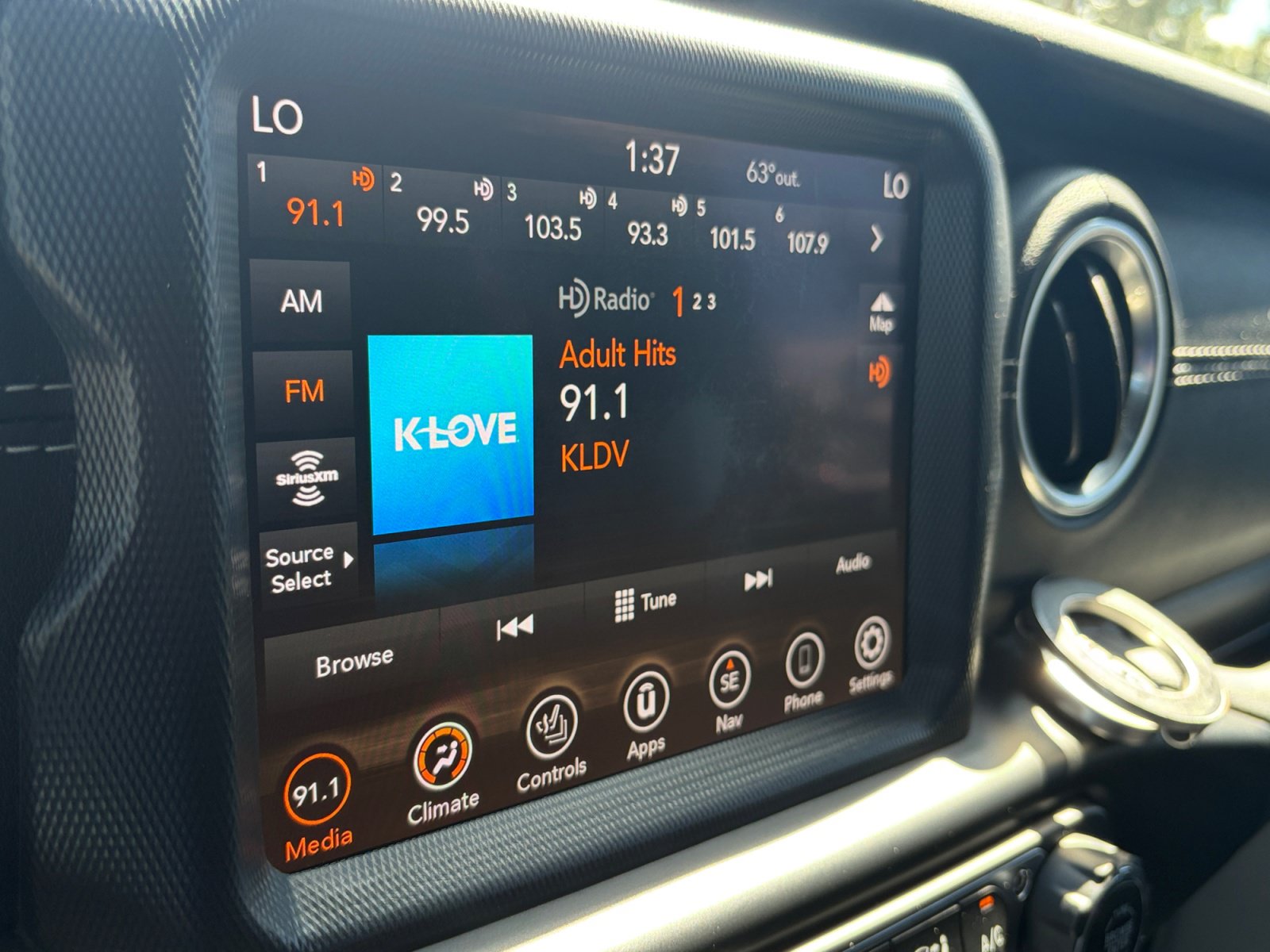 Used 2020 Jeep Gladiator Overland AWD/4WD image 23