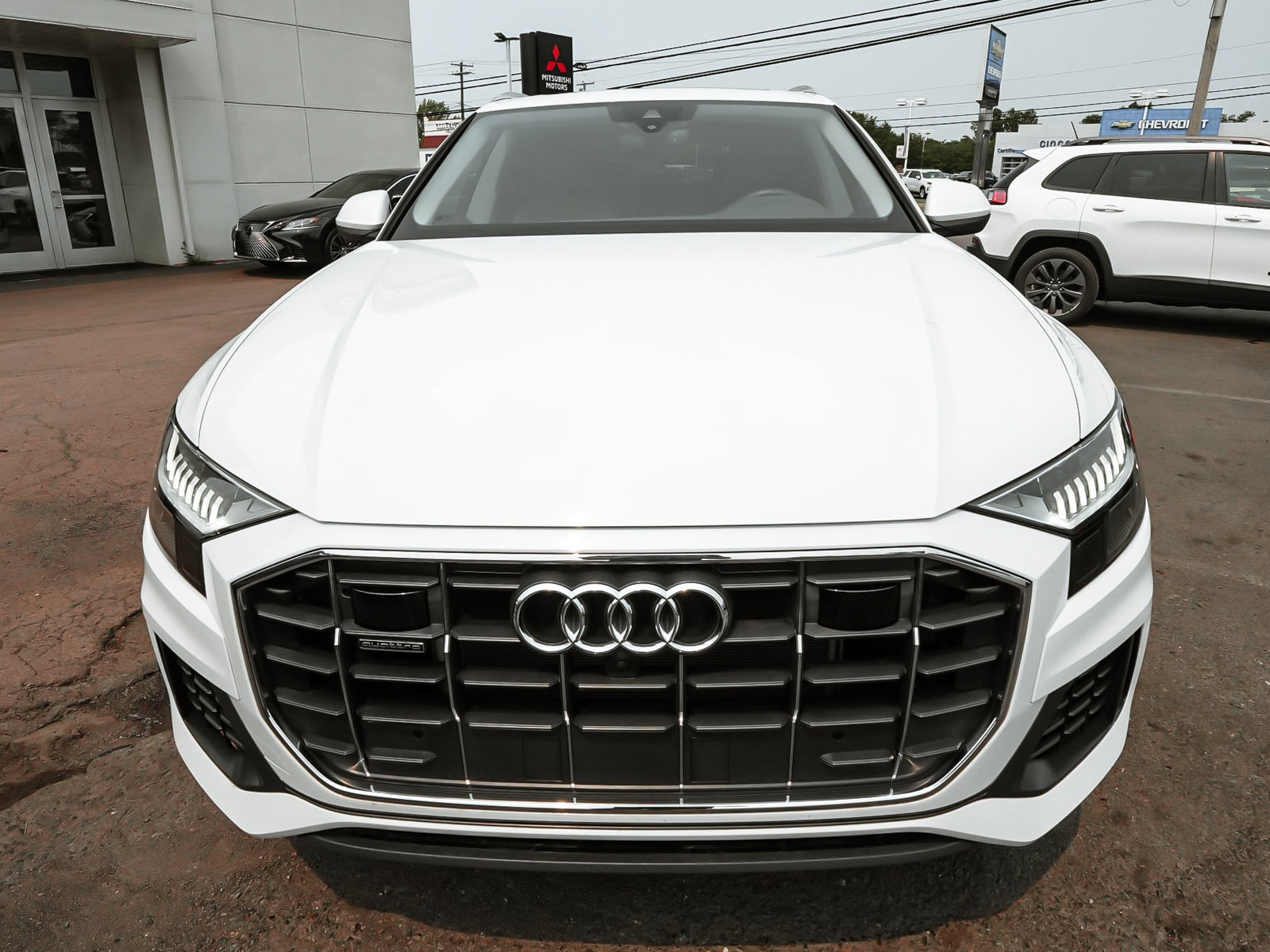 Used 2023 Audi Q8 Premium w/ Convenience Package AWD/4WD image 2