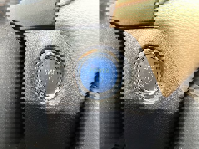 Used 2019 Toyota RAV4 Limited image 17