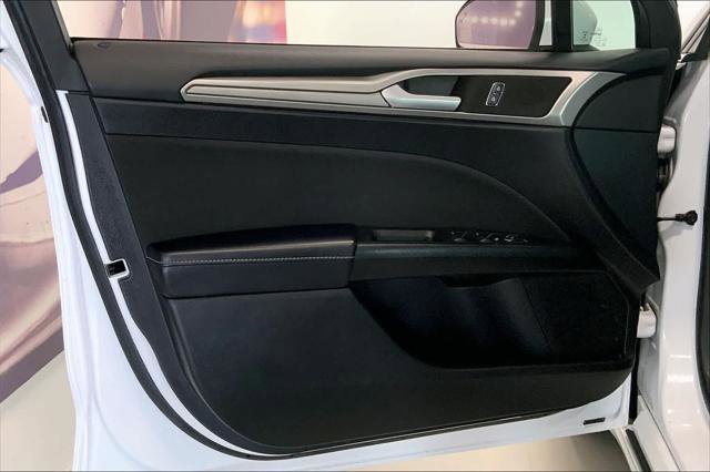 Used 2019 Ford Fusion SE FWD image 25