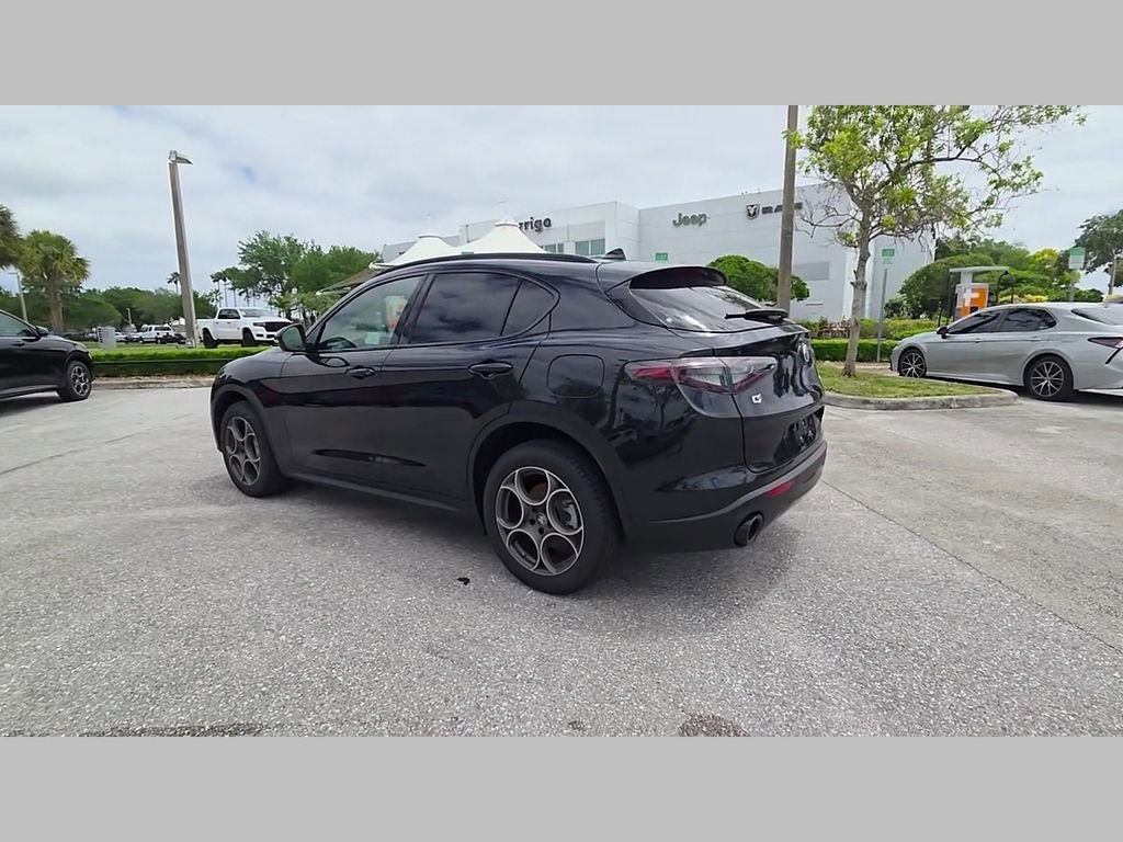 New 2025 Alfa Romeo Stelvio Sprint w/ Convenience Package AWD/4WD image 32