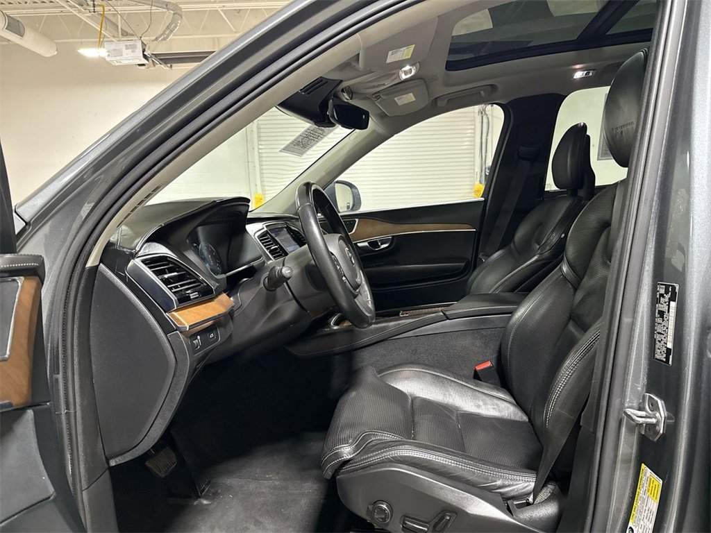 Used 2017 Volvo XC90 T6 Inscription w/ Vision Package image 21