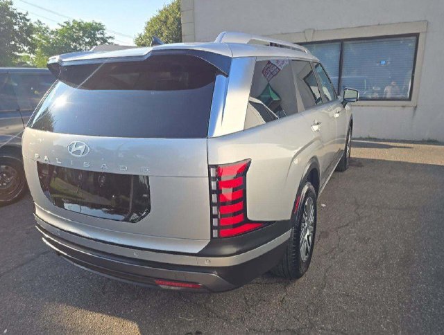 Used 2026 Hyundai Palisade SEL FWD image 2