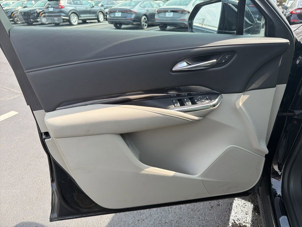 Used 2019 Cadillac XT4 Luxury w/ Cold Weather Package image 18