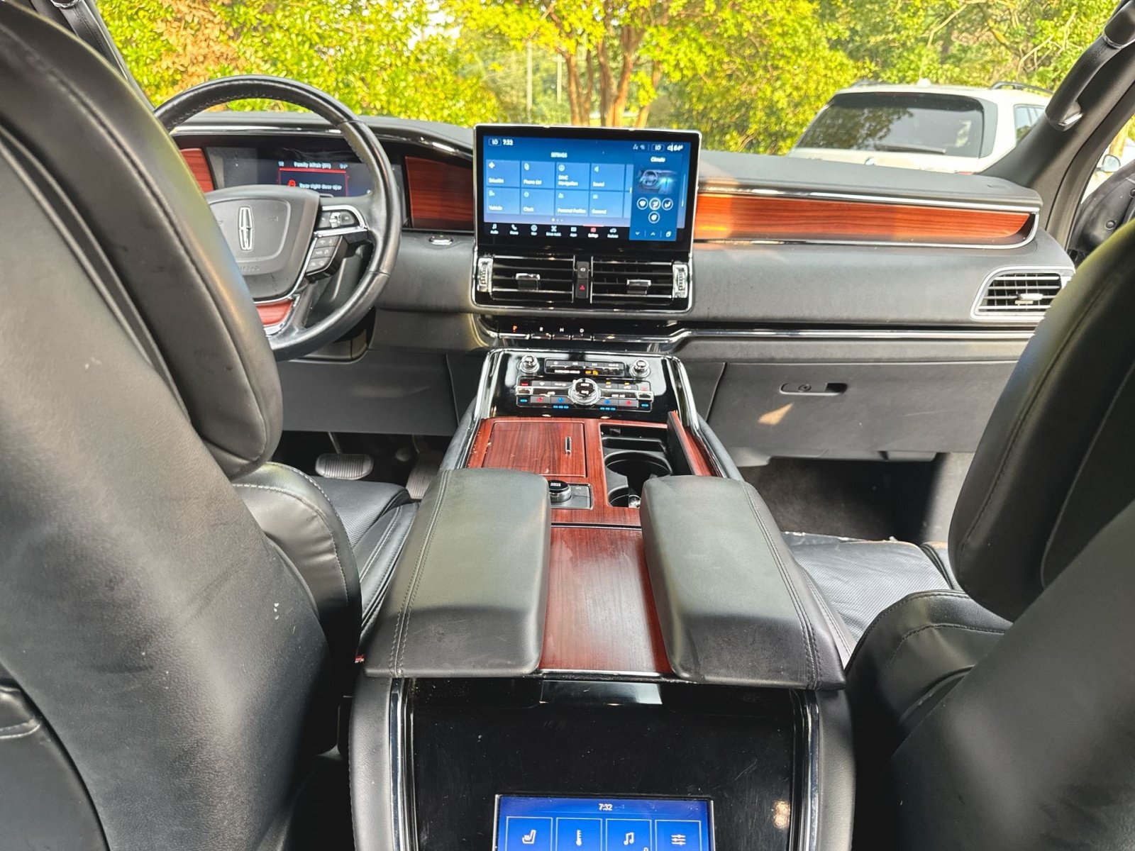 Used 2022 Lincoln Navigator L Reserve AWD/4WD image 4