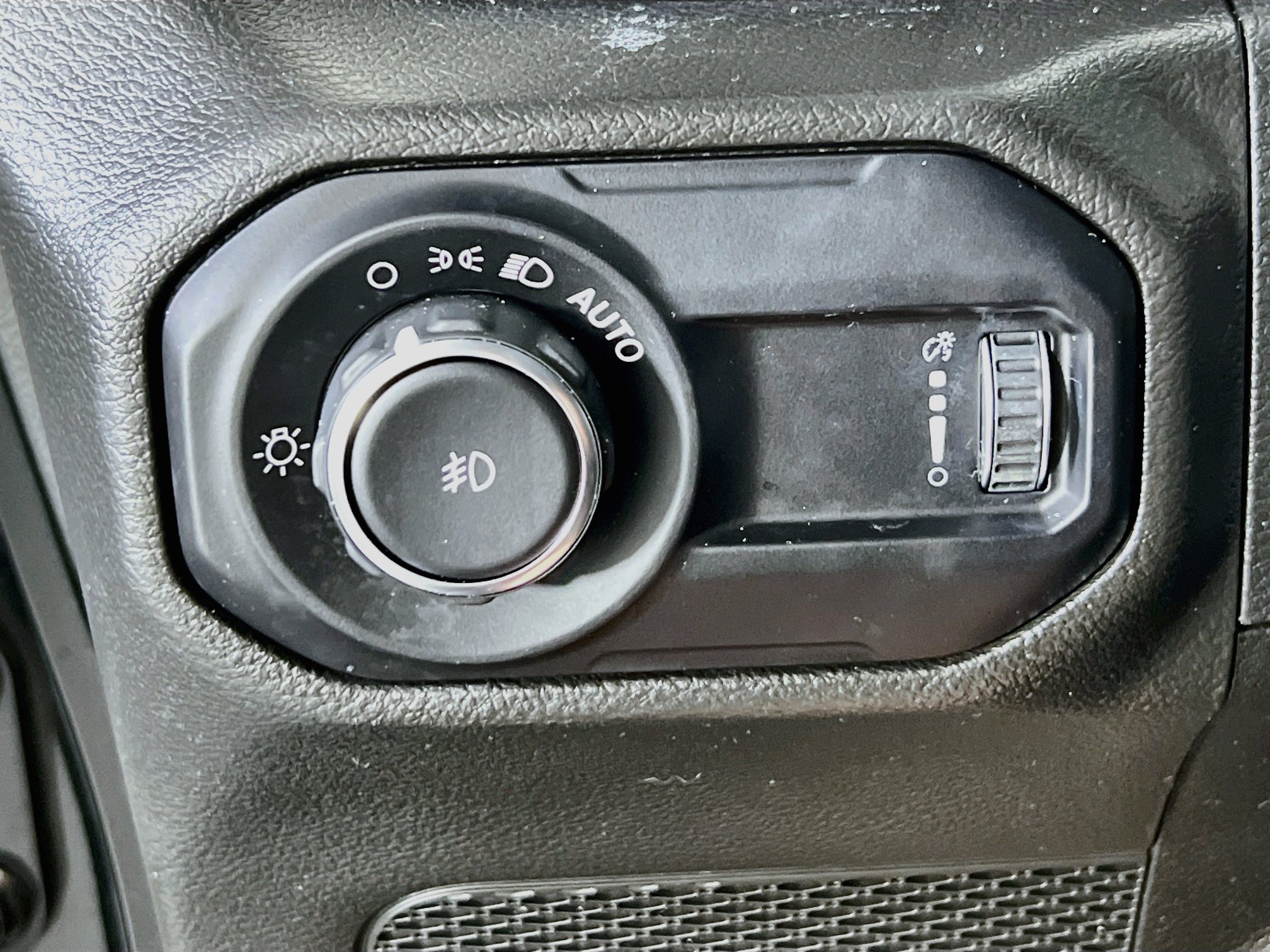 Used 2023 Jeep Wrangler Unlimited Sport w/ Sun And Sound Package AWD/4WD image 10