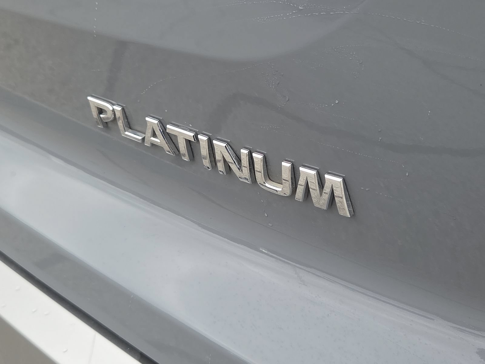 Used 2024 Nissan Pathfinder Platinum FWD image 16