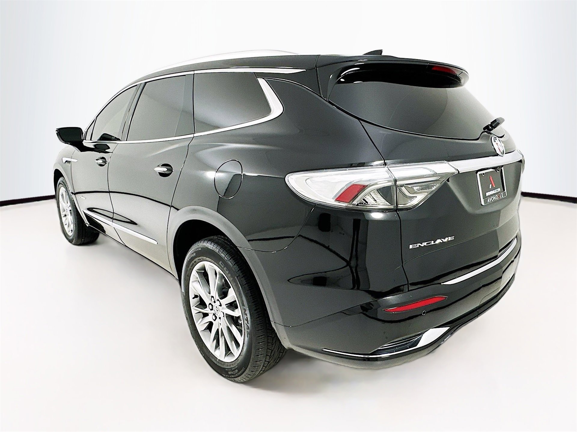 Used 2024 Buick Enclave Avenir w/ Avenir Technology Package image 6