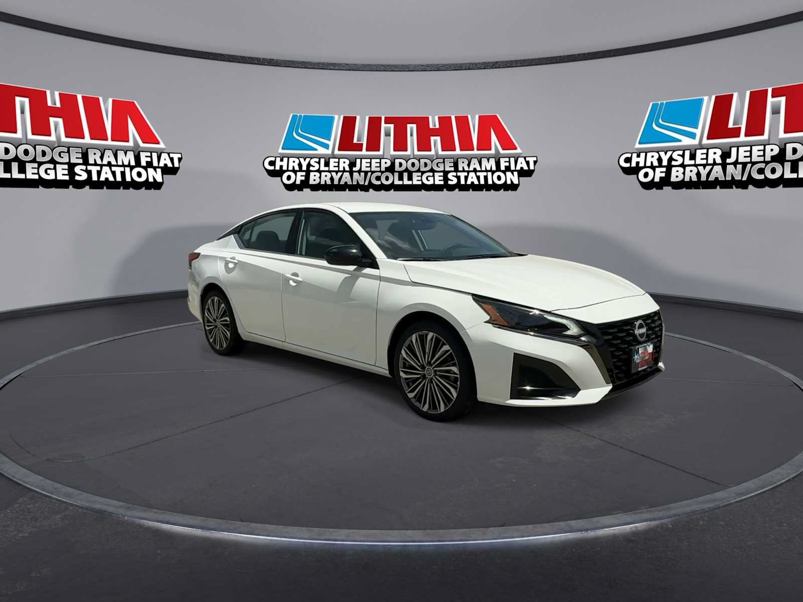 Used 2025 Nissan Altima 2.5 SR FWD image 2