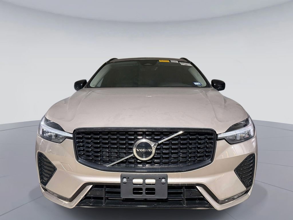 Used 2025 Volvo XC60 B5 Plus AWD/4WD image 2