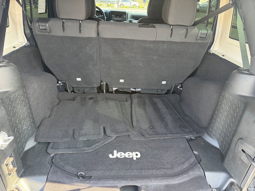 Used 2017 Jeep Wrangler Unlimited Sahara image 22