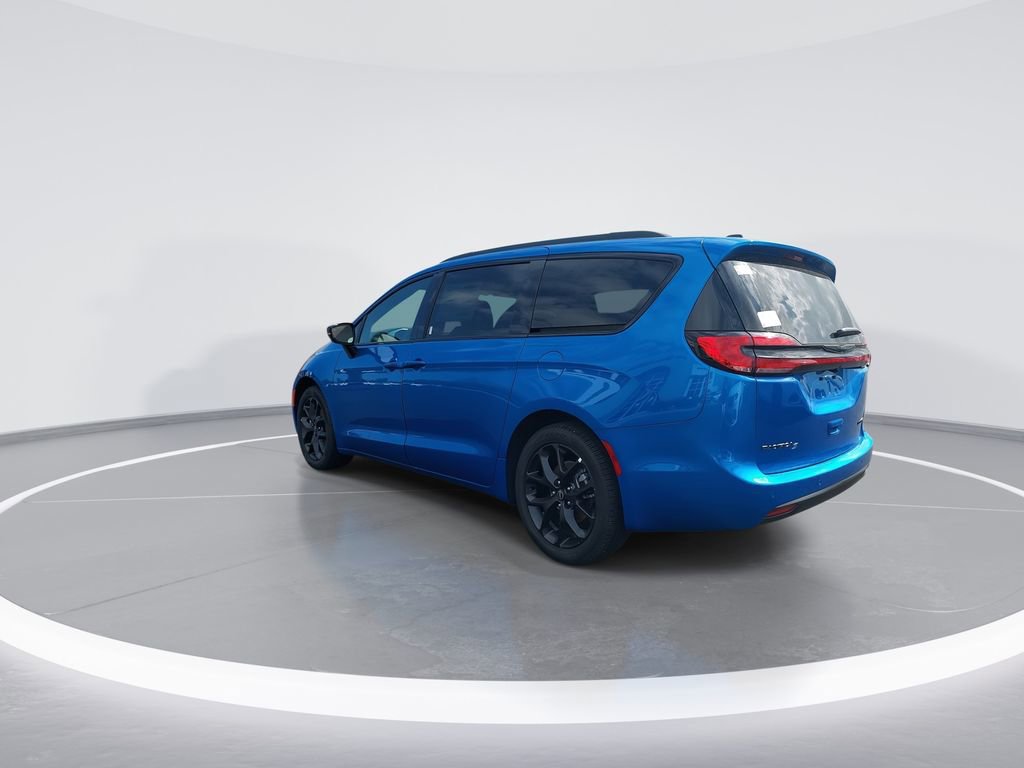 New 2026 Chrysler Pacifica Limited w/ S Appearance Package FWD image 6