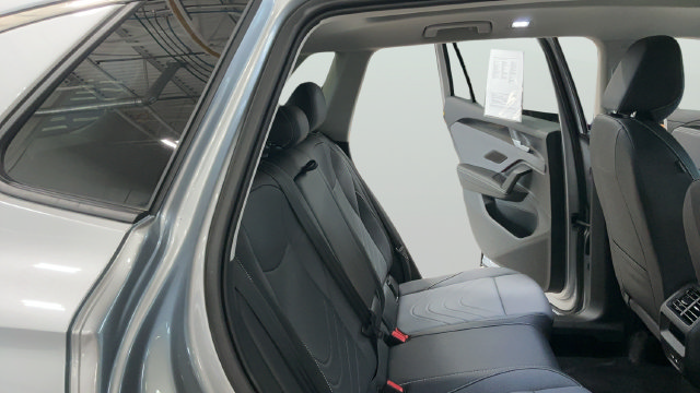 Used 2026 Volkswagen Tiguan SE AWD/4WD image 17
